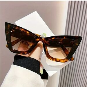 Tortoise Shell Cat-Eye Sunglasses